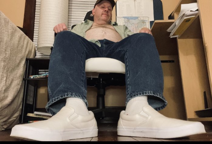 1973Cub's tweet photo. Been in these size 13 Vans sneakers with white tube socks for 12 hours today. My beefy wide feet got quite sweaty and musky after hours of yard work. Wanna enjoy them with me? 😈🦶🏻 https://t.co/bHauQLj17t