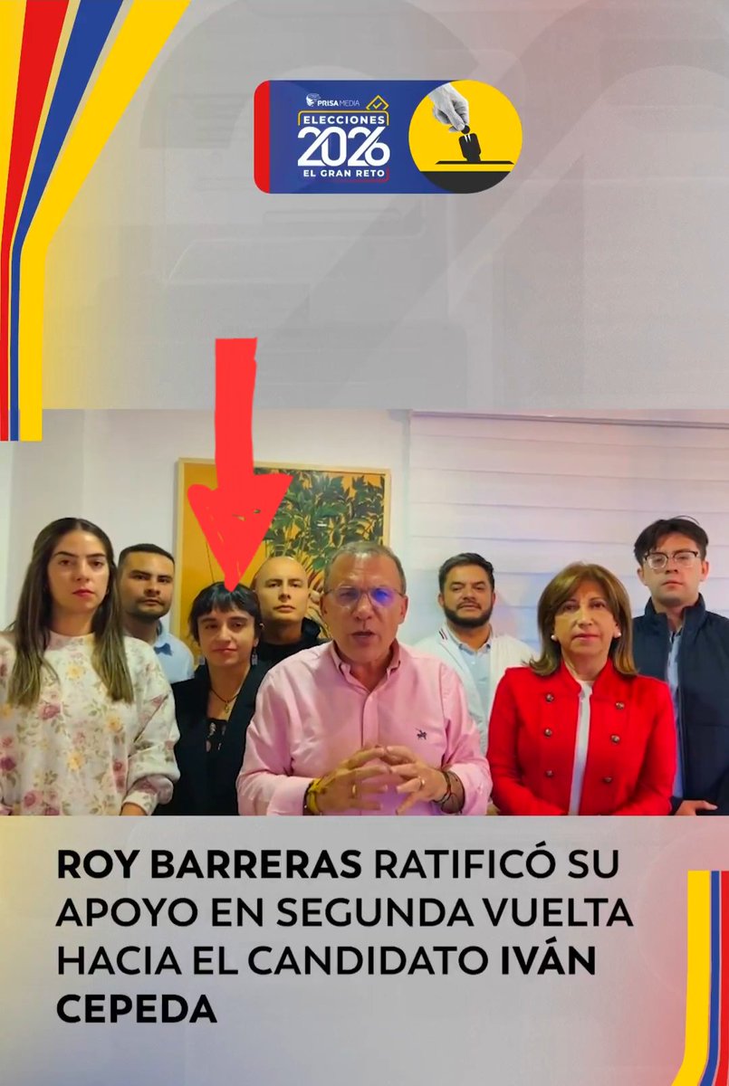 Mr_Bournee's tweet photo. A los 14 segundos del video vemos al ex candidato presidencial Roy Barreras definir el rumbo de la #segundavuelta
En la imagen vemos a una mujer con una tentada de risa fenomenal en esos justos 14 segundos. https://t.co/k4aNdbdEYt