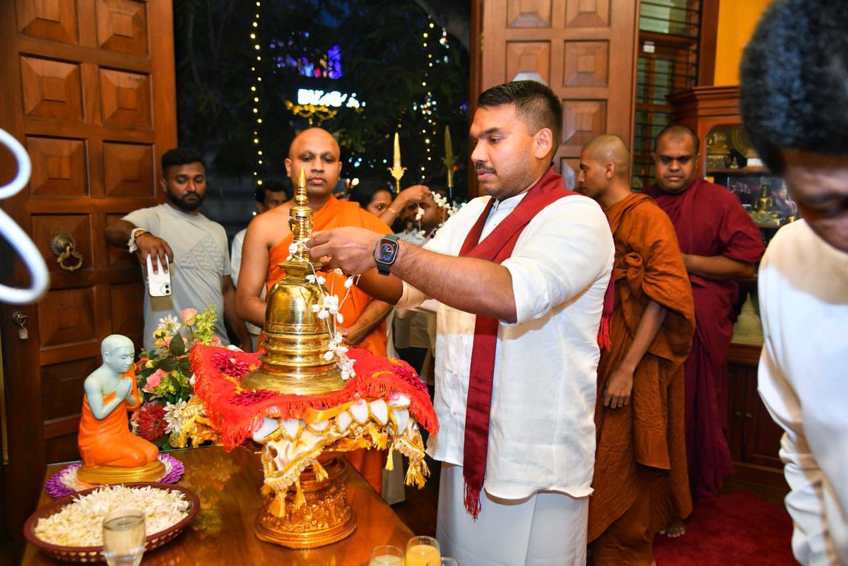 RajapaksaNamal's tweet photo. Participated in the meritorious ceremony held at Nugegoda Siri Dhammarama Maha Viharaya, commemorating the unveiling of the newly constructed Samadhi Buddha Statue and Parinirvana Buddha Statue, as well as the placement of the sacred casket for the 7th Annual Sambudu Themangul Vesak Perahera.
