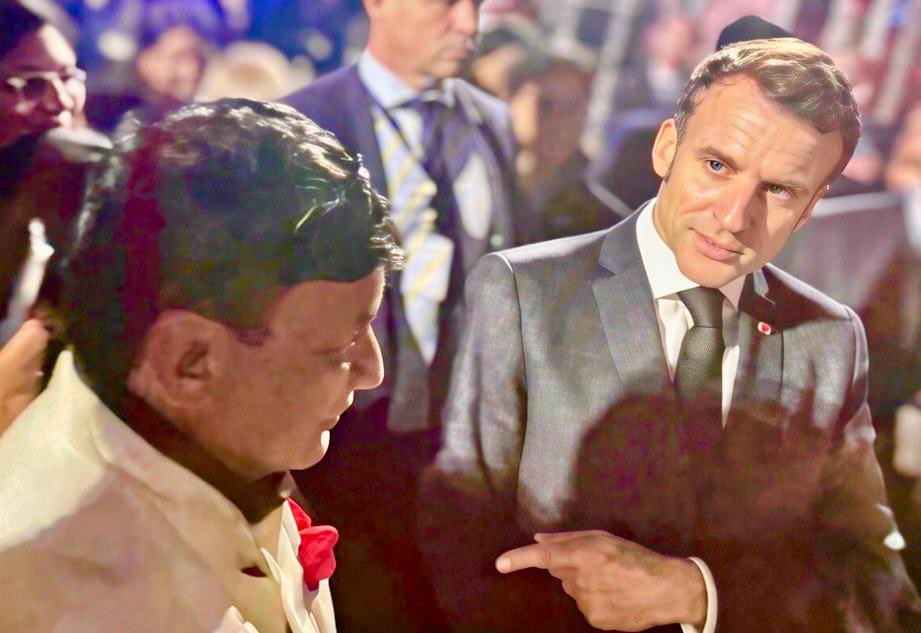 BhuvanLall's tweet photo. One year ago today, the legendary Amitabh Bachchan read Namaste Cannes and wrote:
“… lovers of the finest Cinema should make it a pertinent read.”
A moment of pure consecration from the colossus of Indian cinema.
Grateful beyond words, Sir. 🙏
#NamasteCannes https://t.co/nBirMzyogA