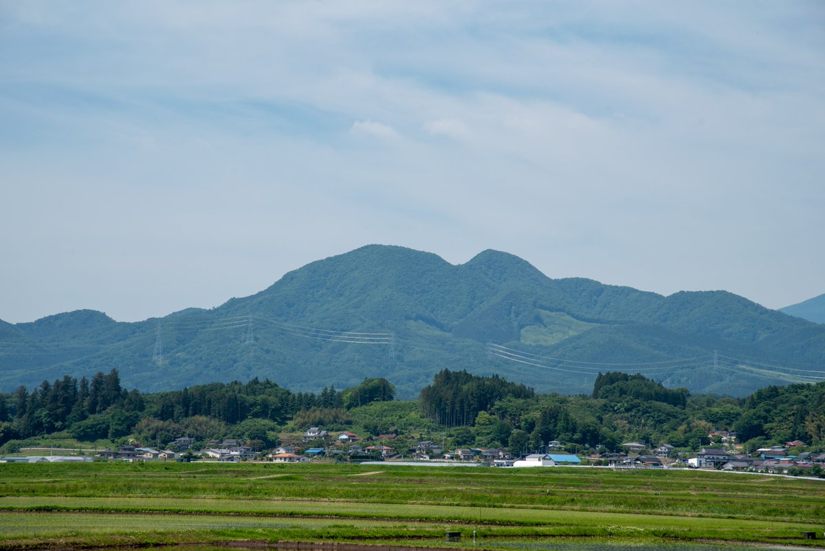 ZAOSAMAJA's tweet photo. 【ざおうさまのおさんぽ】
円田盆地に来てみたぞい🚶‍♂️
田んぼに逆さ蔵王が現れるのじゃぞ👀
青麻山も見事じゃ✨

▼場所はこちら
https://t.co/vLdaa2eWSA https://t.co/QtDDFYiGyr
