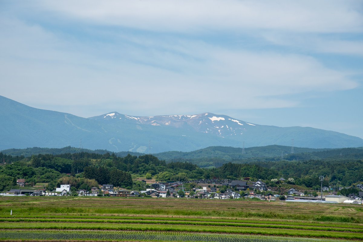 ZAOSAMAJA's tweet photo. 【ざおうさまのおさんぽ】
円田盆地に来てみたぞい🚶‍♂️
田んぼに逆さ蔵王が現れるのじゃぞ👀
青麻山も見事じゃ✨

▼場所はこちら
https://t.co/vLdaa2eWSA https://t.co/QtDDFYiGyr