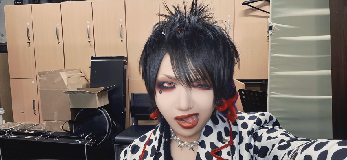 koala_shellmy's tweet photo. もっとぶちまけたいこともある、
もっときいてほしいこともある、
もっとつたえたいこともある、

言いたいことの少しも言えなかったや

そして10年目にして自分自身のことで
まだまだ悔しさでいっぱいだ
俺は常に満足をしてはいけないのかも

色々発表お楽しみに https://t.co/PsD57wTMcV