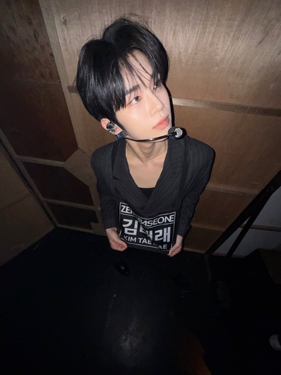 nerotaerae's tweet photo. Bro is allergic to normal poses https://t.co/t0UUWkLFFs