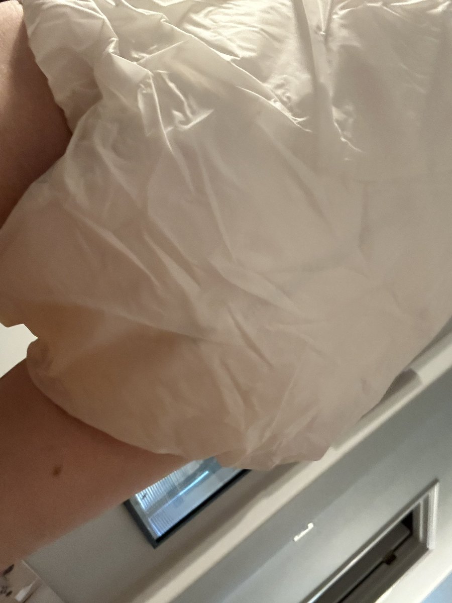 wetomutsu's tweet photo. Cloth diapers underneath 
布尿布在里面 https://t.co/MRZ716aJML