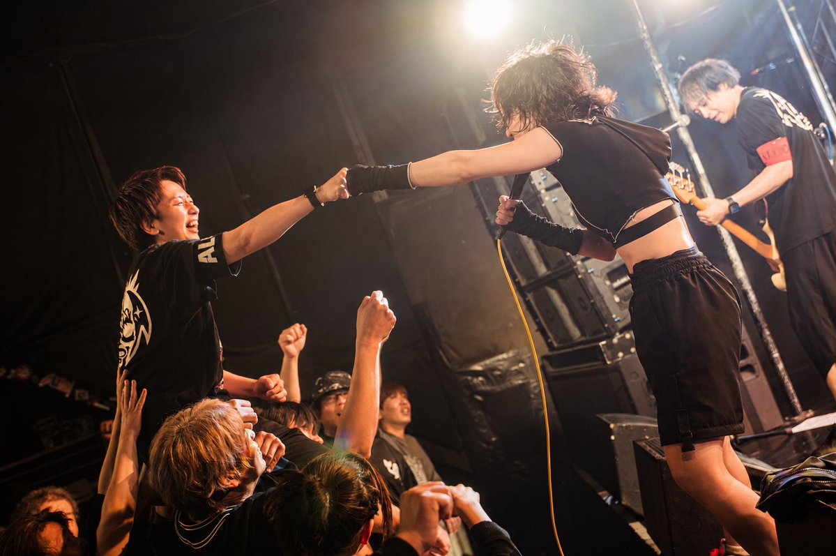 ALLiCA0904's tweet photo. 松山サロンキティ

ALLiCA TOUR 2026 【SPiKE】

ALLiCA
銀幕一楼とTIMECAFE
ゴッドボイス一星（VEGASPADE）
丈瑠
MONGOLIAN BARBECUES

昨晩は愛媛松山🍊
松山で待っててくれたあなたも、
初めましてのあなたも、
一緒になって遊んでくれて
ありがとうございました！！

今日の景色を胸に刻んで
残りのツアーも行ってきます🔥

📸千寿(@Chihiro_Photo2 )

#ALLiCA