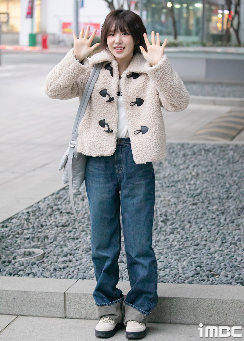 wanada94's tweet photo. Day 56 of posting Youngstreet photos until we get new on the way photos https://t.co/uqX0YeZ4Rj