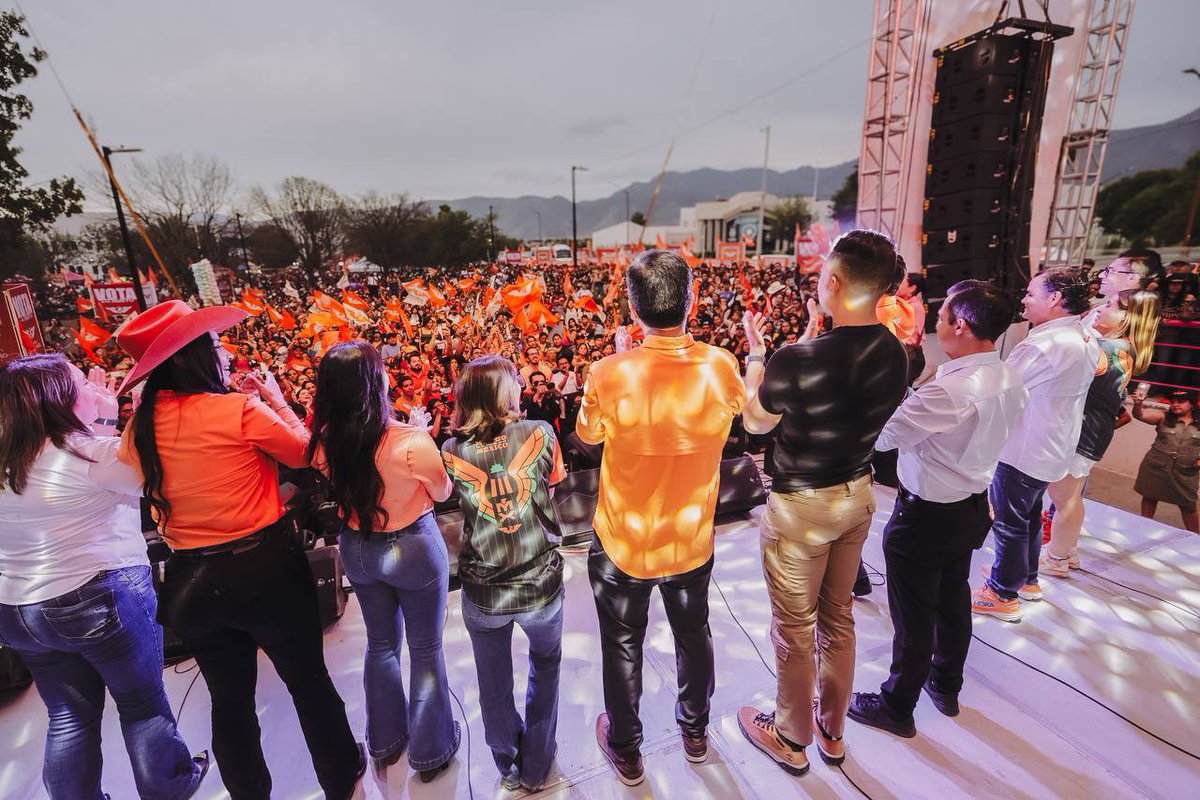 Omarecasta's tweet photo. Llegó la hora de BOTAR la vieja política.

Botar las mismas promesas.
Botar las mismas caras.
Botar las mismas excusas.

Coahuila está listo para algo NUEVO.
¡Vota este 7 de junio por Movimiento Ciudadano! https://t.co/7VTIbDpm7t