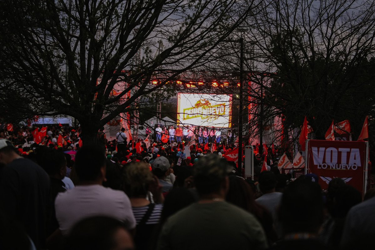 Omarecasta's tweet photo. Llegó la hora de BOTAR la vieja política.

Botar las mismas promesas.
Botar las mismas caras.
Botar las mismas excusas.

Coahuila está listo para algo NUEVO.
¡Vota este 7 de junio por Movimiento Ciudadano! https://t.co/7VTIbDpm7t