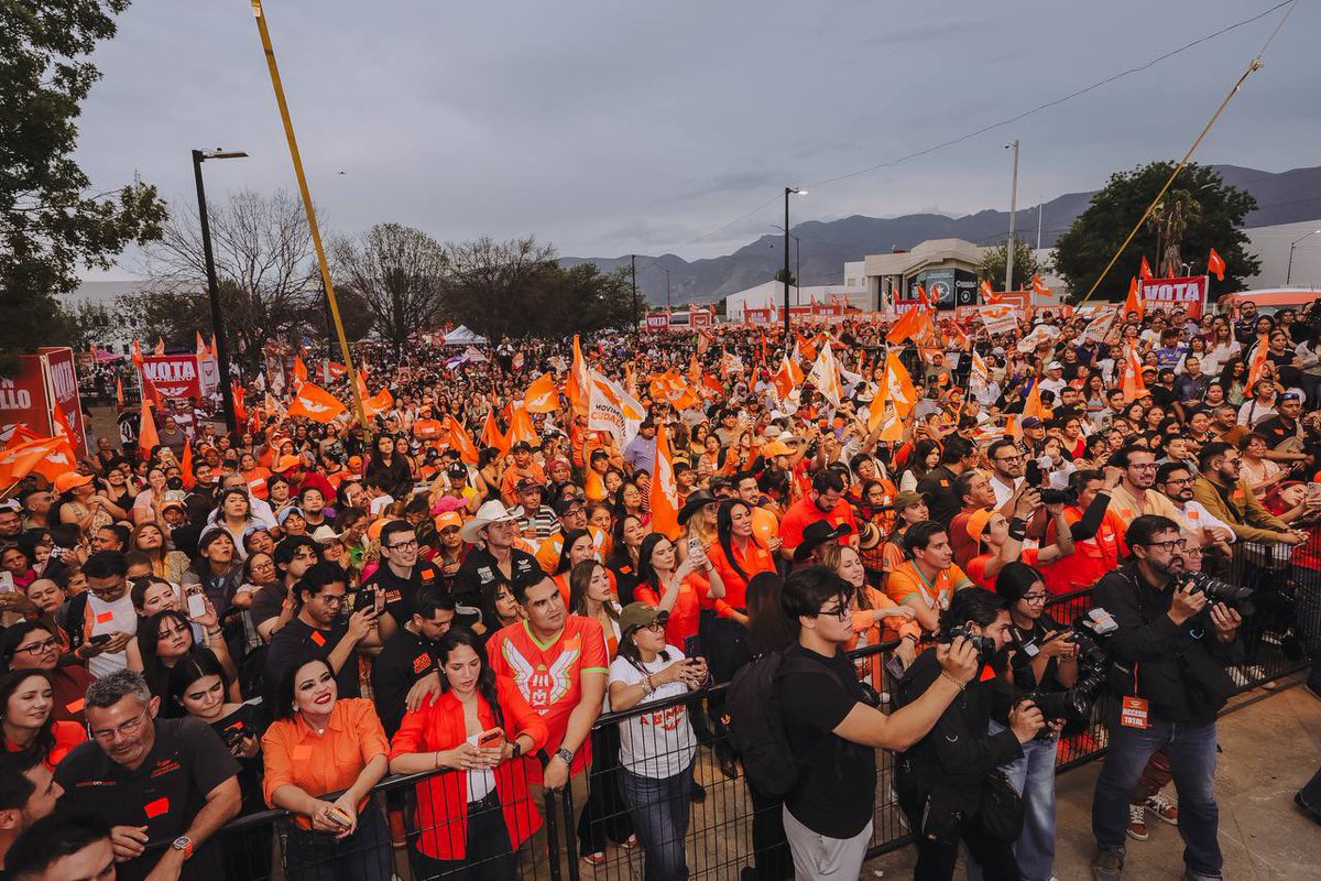 Omarecasta's tweet photo. Llegó la hora de BOTAR la vieja política.

Botar las mismas promesas.
Botar las mismas caras.
Botar las mismas excusas.

Coahuila está listo para algo NUEVO.
¡Vota este 7 de junio por Movimiento Ciudadano! https://t.co/7VTIbDpm7t