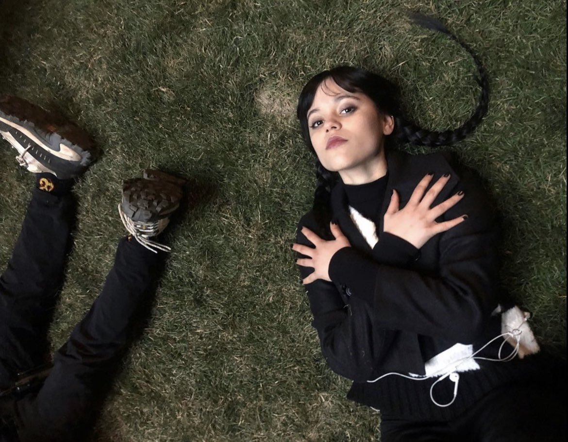 ScreenReplica's tweet photo. no words. just jenna ortega. https://t.co/pb0BWyuwwy