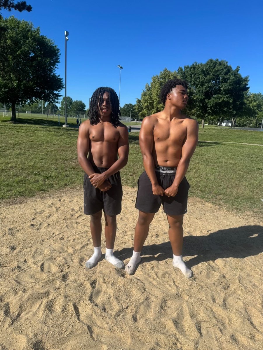 JayshawnEstep's tweet photo. Got some great work in today with @KyreeBrown240 we getting better everyday, can’t wait for the season💯
@Coach_C_LHS 
@CoachRobrecht 
@iAmCoachMac_504 
@CoachCoreyy 
@SMAC_Football https://t.co/VKoy6697HR
