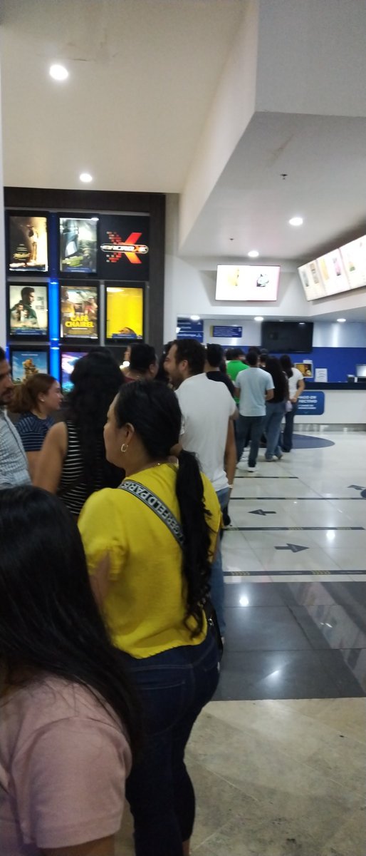 DescaRural's tweet photo. Una sola taquilla para venta de boletos funcionando en @Cinepolis Tampico y los kioskos de autoservicio todos apagados 😒 https://t.co/IZFv5oDK8b