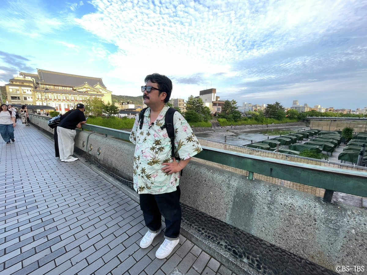 bstbs6's tweet photo. 🔔情報解禁🔔

「#鈴木もぐらの雀荘放浪記」Season3放送決定‼

舞台は”三人打ち麻雀”の本場・京都

地元常連客とのディープな交流
&amp;京都のローカルグルメも堪能✨
まさかの役満も飛び出すか！？

✅6/9(火)から8週連続
⏰毎週火曜よる11時放送

🔗https://t.co/88pj0M6wgt https://t.co/vnYMiMVlij