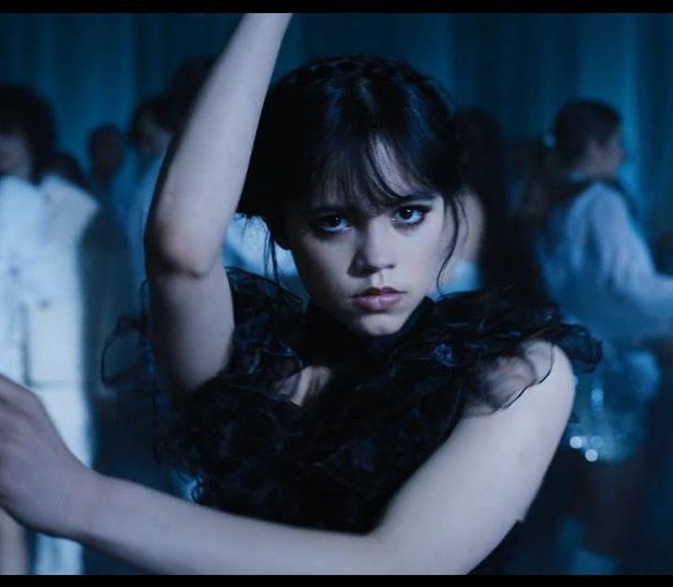 ScreenReplica's tweet photo. no words. just jenna ortega. https://t.co/HqQq529WG2