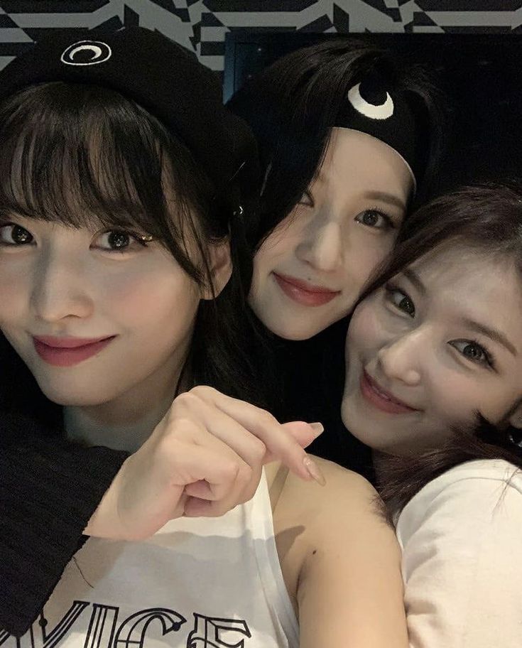 misamo tweet media