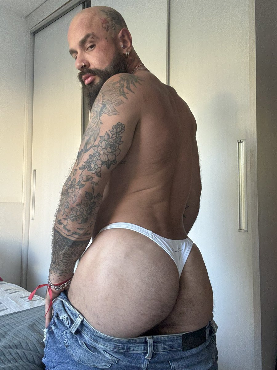 musclbottoms's tweet photo. Sexy Rodrigo is a thong slut 🍑💋🍑💋 @rograndao 💯🥰 #rodrigo #pussy #thongslut #bottom https://t.co/3lXyK04Vuf