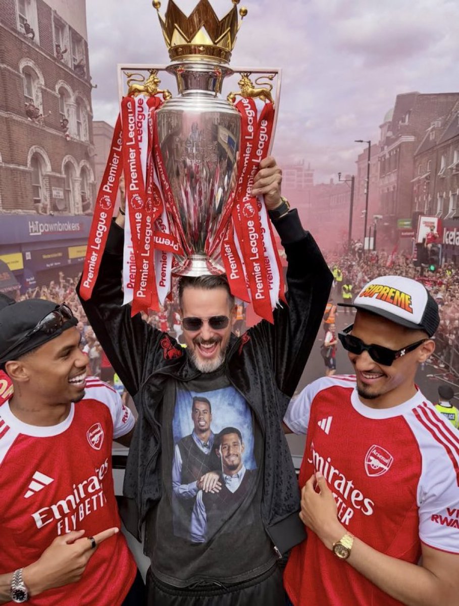 DailyAFC's tweet photo. Josh Kroenke’s shirt?! 😂 😭 https://t.co/6L6WYrHWUU