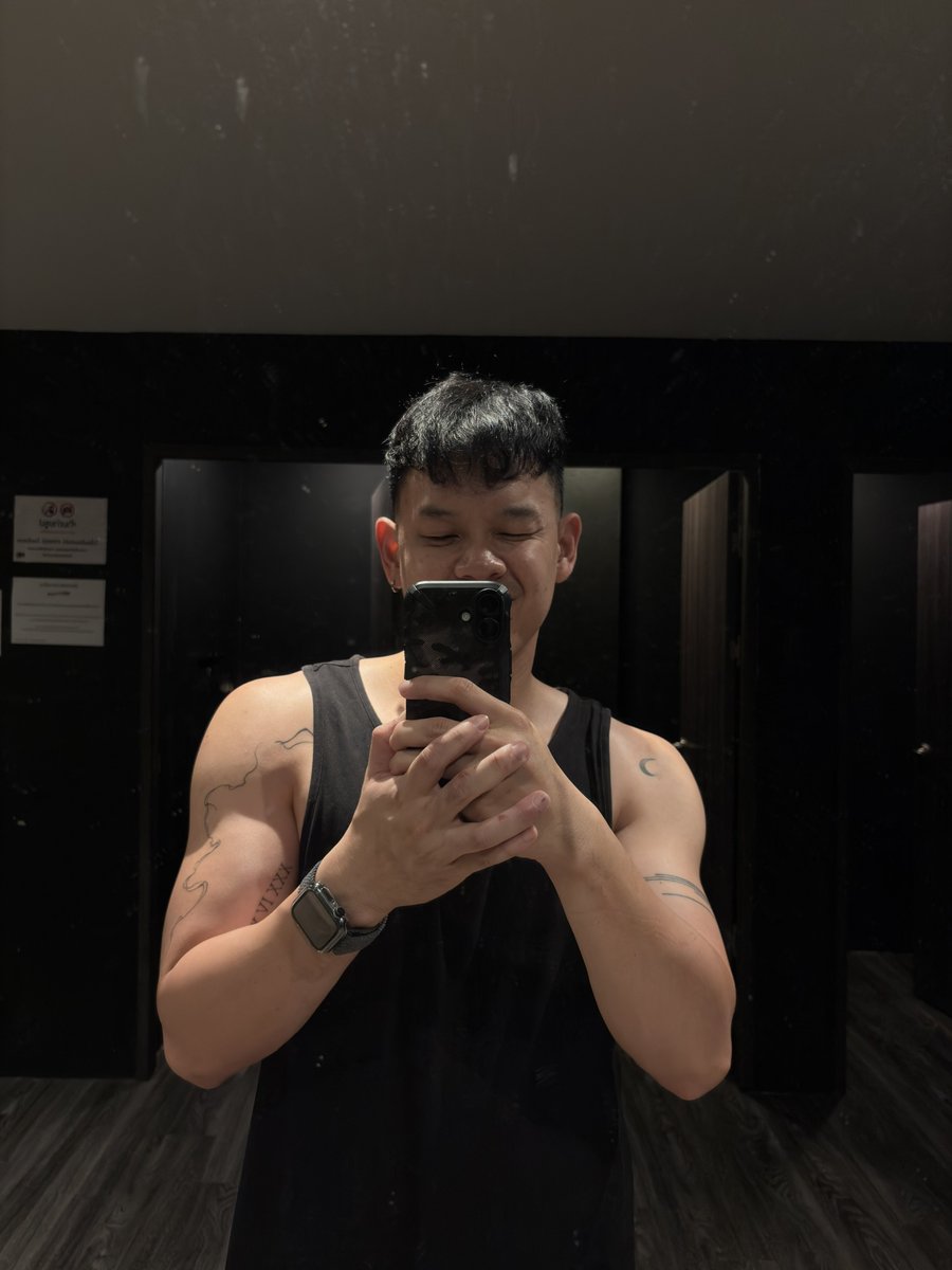 teerapalmmmm's tweet photo. อยากตื่นมาละแขนใหญ่เลย https://t.co/sulKiCZZyu