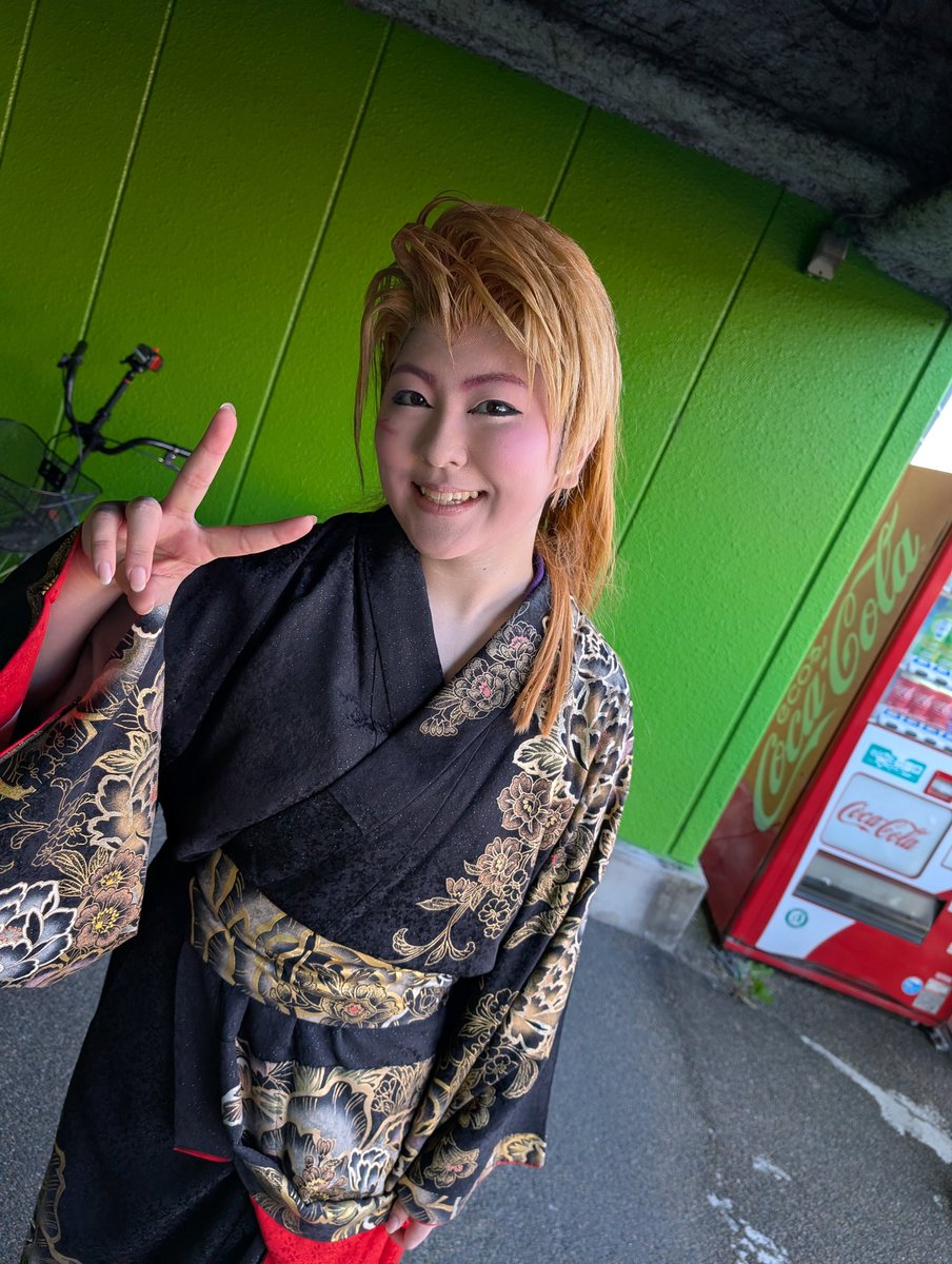 siotetsu0101's tweet photo. 20260531
#御所羅い舞座　特別舞踊祭
送り出し
#心結
#藤間美香
#新導あき

心結ちゃんの着物の着付、美香ちゃんがずっと手伝ってくれてたそうな😘
美香ちゃんありがと〜😊✨
７月、高槻で劇団での公演が決まってるからこれは観に行かないと💗 https://t.co/3Ra9draNbF