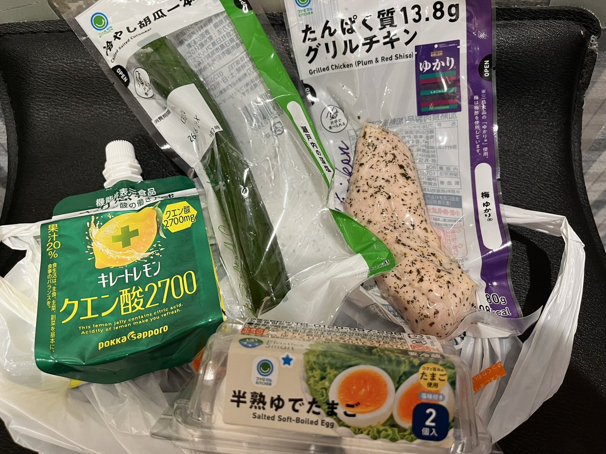 inubaka_risa's tweet photo. チョビ参上

連休中や明けに色んな方達から色々頂き幸せ絶頂中❤️

そんなアラフィフあちこちガタがきて劣化してるのでお店の女の子などに色々アドバイスを頂き女子力アップを図りたいと思います‼️

眉アートとマツエクを今月中にやってダイエットとお化粧も頑張る💪

週1でチートdayは設けます🤣 https://t.co/jOLYKeznEC