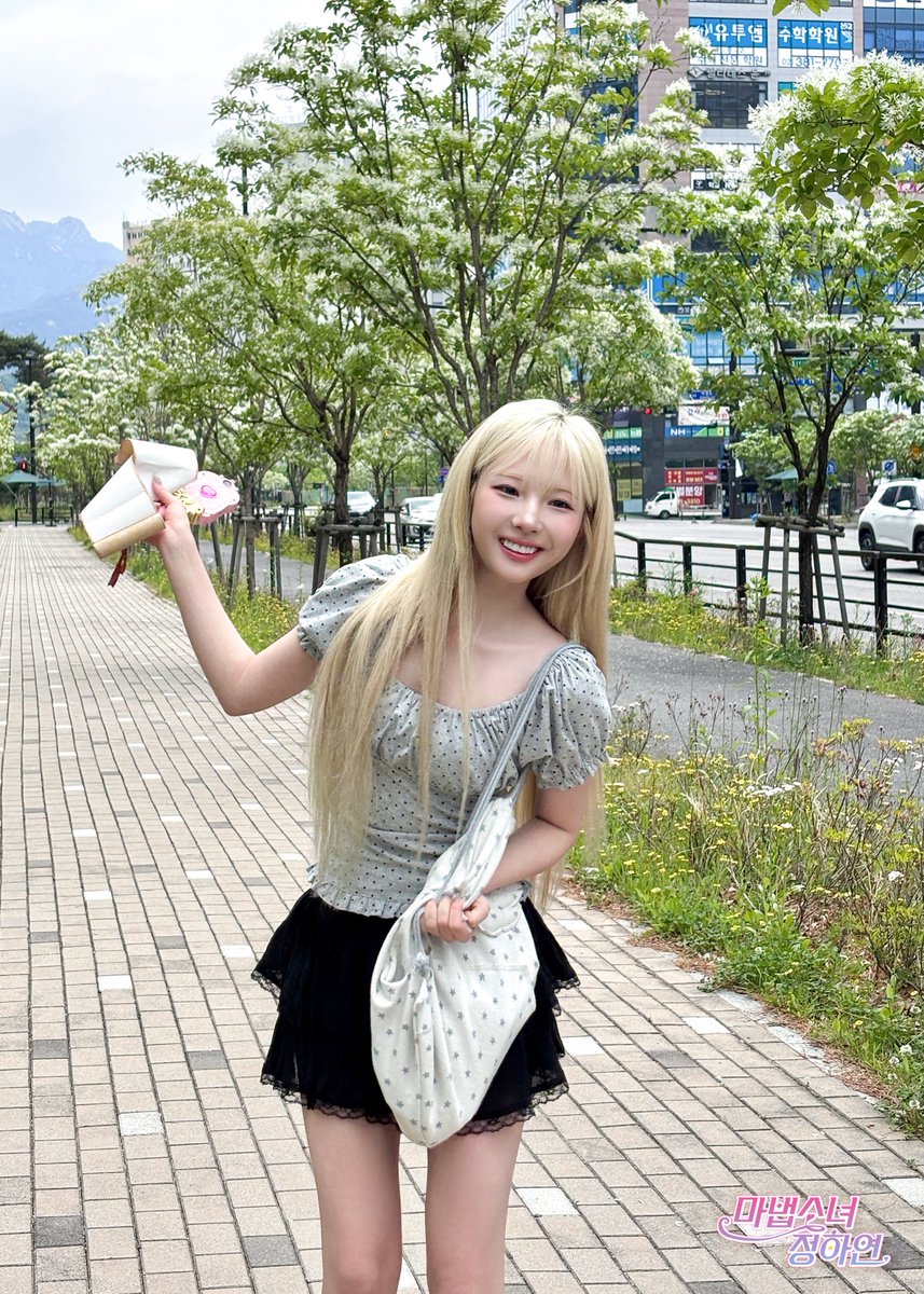 lucky_factory_s's tweet photo. 반짝임 오프젝트 순삭? 이건 못 참지 ᕕ( ' ⩊ ' )ᕗ
나 특급 마법소녀인데~ 이거 순삭 맞아~?

🪄여러분의 반짝임을 수거할게요 🪄
📍 매주 화요일 오후 7시 🔜 Ep4. 6월 9일 화요일 오후 7시 공개
🔮 구독 &amp; 좋아요 &amp; 알림 설정 🦔

#트리플에스 #tripleS #정하연 https://t.co/15wMlKr0IE