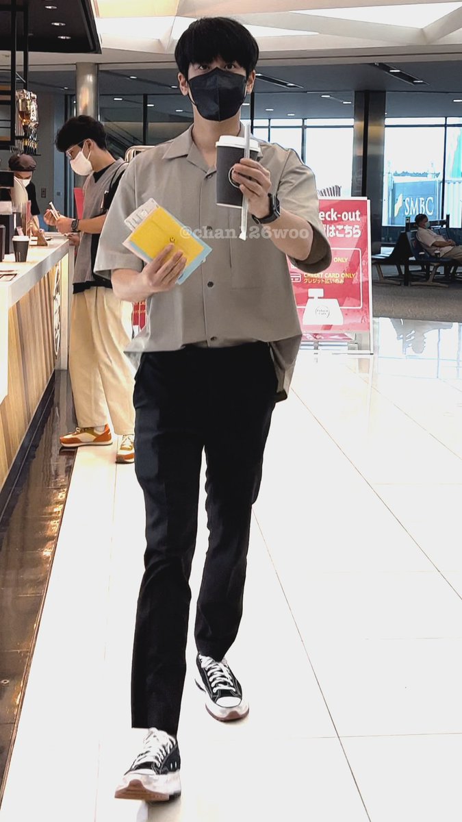 chan2611998's tweet photo. เมมเบอร์ใครที่มีงานเดี่ยวชานอูก็ส่งรถอาหารกาแฟไปให้ซื้อของขวัญให้และทุกครั้งที่มีโอกาสชานอูก็จะซื้อเครื่องดื่มอาหารของขวัญให้ไอคอนิคด้วยทั้งเมมเบอร์และไอคอนิคได้รับความรักจากชานอูมาตลอดชานอูใจดีและแสนดีมากๆอยากให้ทุกคนรักเด็กดีที่บ๊อบบี้เรียกว่า จานจาโย  (เทวดาชานอู) https://t.co/pokGhZQ4tF