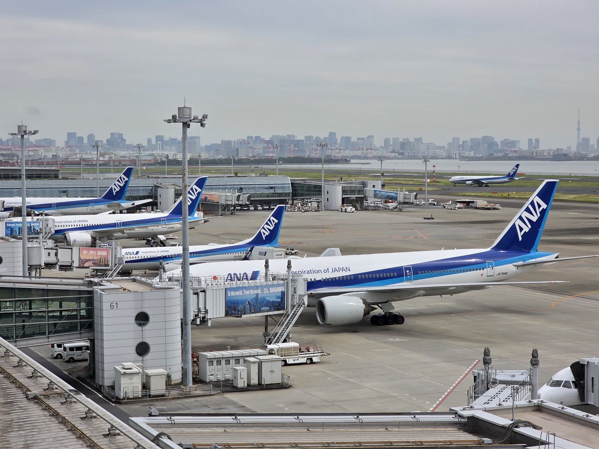 Vinamralongani's tweet photo. 24 hours ago, I was at Tokyo Haneda Airport's Observation Deck, spotting planes.
I really wish airports in India offered facilities like this.
Full marks to anyone who can identify all aircraft types in these photos.
Still can't get over the sea of @FlyANA_official jets.
#AvGeek https://t.co/pF23u8eKCP