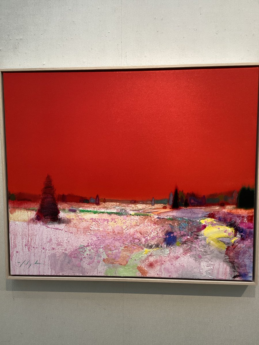 galleryemu's tweet photo. 第3回 現代作家 具象展 6/7(日)まで会期中無休 11時~19時(最終日17時まで)#関口雅文 先生の作品は油彩の赤い空の発色を考慮して、黄色をベースに半透明な赤い色を重ねて描いたそうです。
広大な大地に抜ける様な空で、鑑賞者に清々しい気分になってもらえる様、願いを込めて描かれたそうです。 https://t.co/uNKVk8mzux