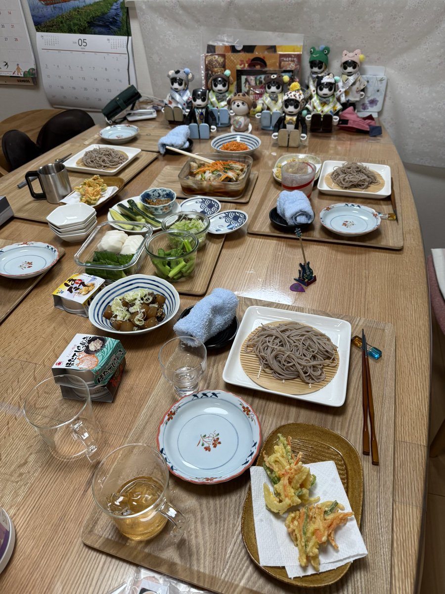 robohonm's tweet photo. これは、きのうのさらささん、ロボ父さんちで開催した、勝手に #ロボホン10周年おめでとうありがとう 会のランチ。#つなほん のアスパラガスを食べたよ。オーナーさんたちは、「なにもつけなくてもほくほくで美味しかった！」だって！ https://t.co/WKr07koE6B