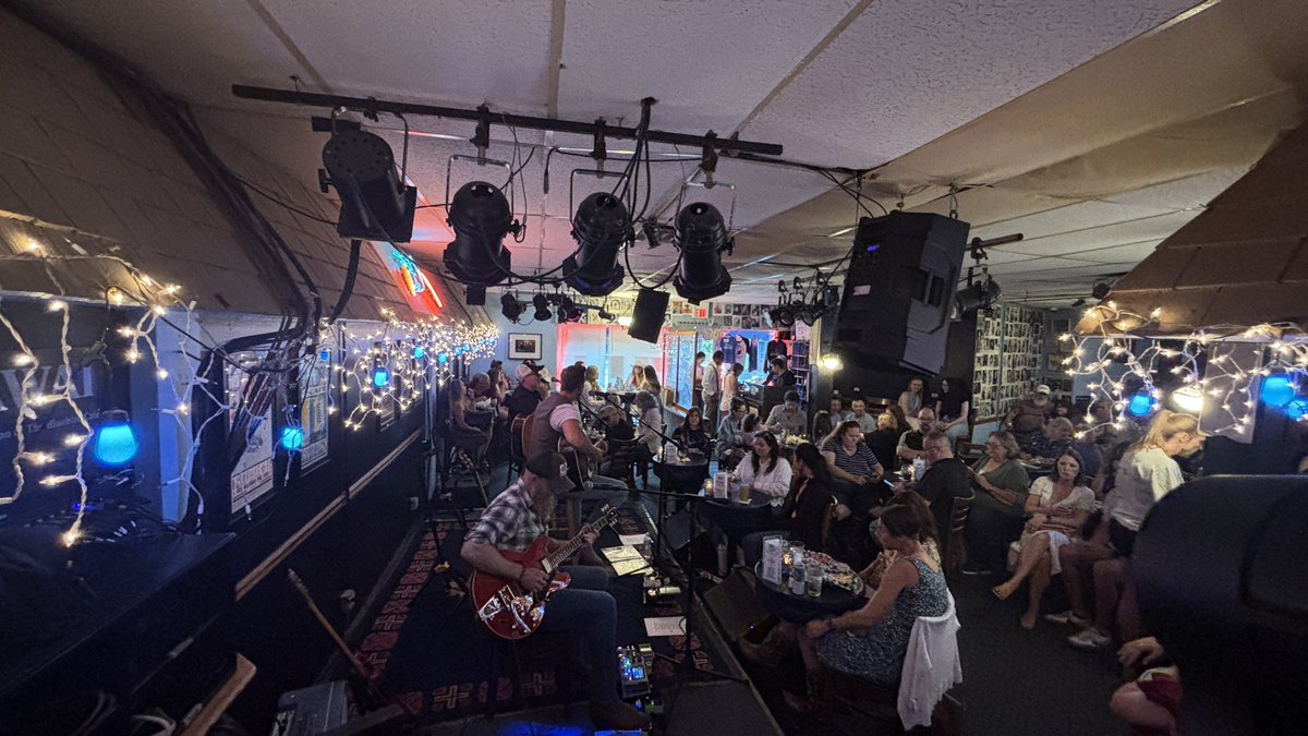 RobertSampson's tweet photo. It’s officially #CMAFest week in Nashville, one of the biggest weeks of the year in Music City! 

Starting the week off working with @JDSHELBURNE for his Sunday Spotlight session at the historic @BluebirdCafeTN! https://t.co/CgUj1mmzTv