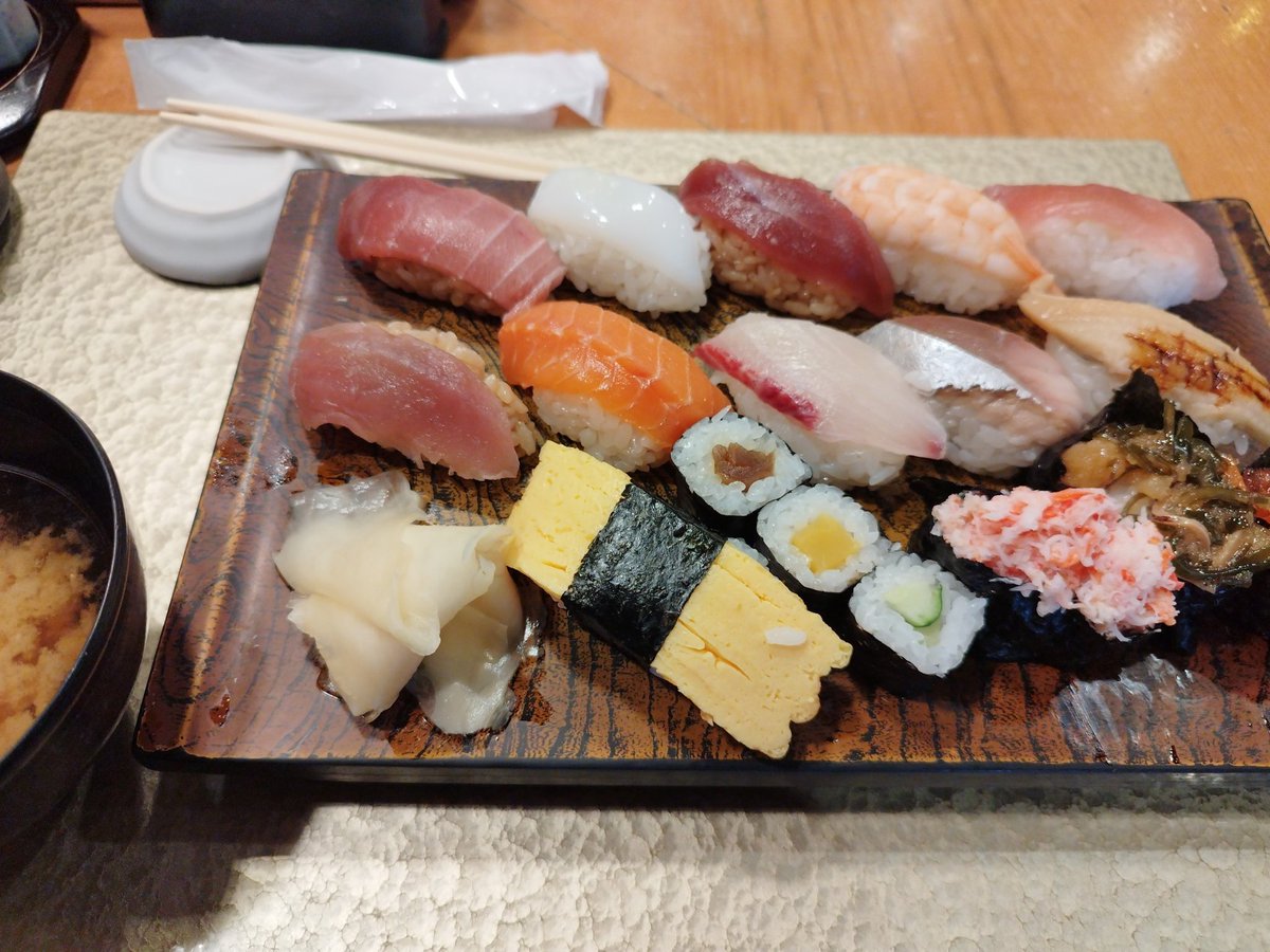 ChHaseri's tweet photo. 今日はシースー！

ウマウマ🤤

#飯テロ https://t.co/hkYYfyQ8yD