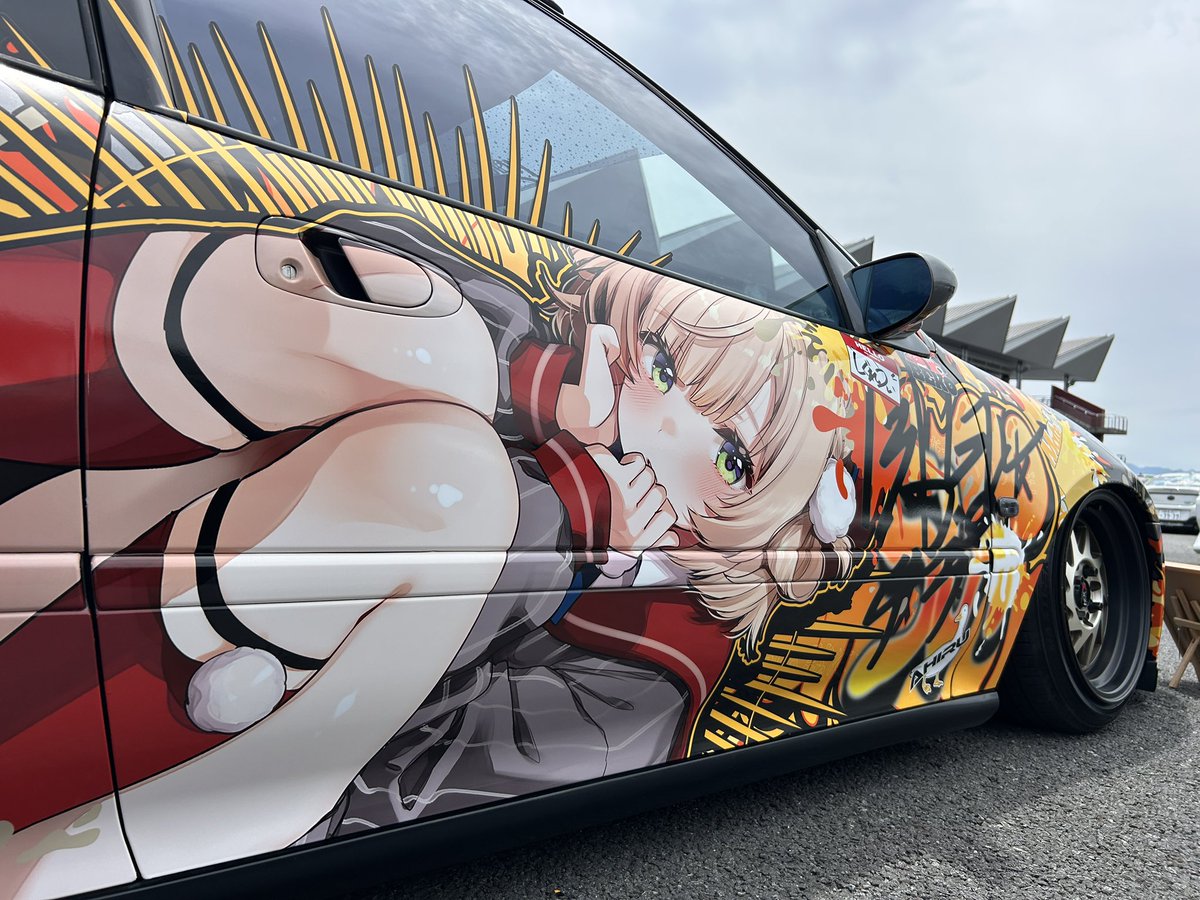 muso_retsuden's tweet photo. 実は私もめちゃくちゃに悩んでいた痛車です…
クォーターガラスの星柄綺麗でした✨ https://t.co/3MRbZiWBNq