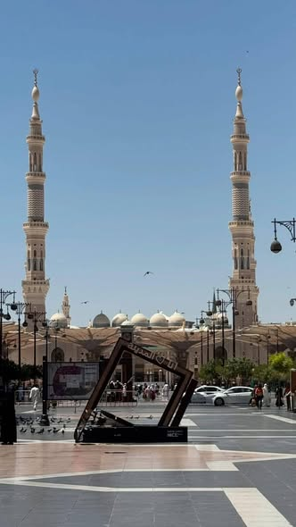 elhaneenn's tweet photo. كَـ عادتها المدينه تعيد لقلوبنا الحياه والسلام والطمأنينه 🖤🕊️ https://t.co/4zr2AQ9YDO