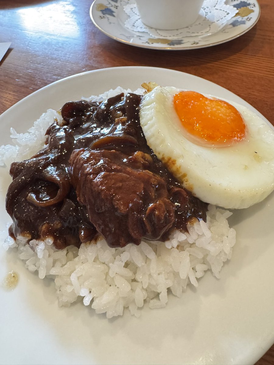 onzoooo's tweet photo. 千葉県産林SPFポークのポークジンジャー
スープライス付き
ランチサラダ
目玉焼き
カレーソース

#レストランサカキ https://t.co/FhYYduQTKE