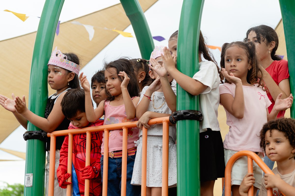 MuniSamborondon's tweet photo. ¡Celebramos el Día del Niño en el Parque Bicentenario! 💜

Gracias a todas las familias que nos acompañaron en una jornada llena de alegría durante el #SamboFamilyDayKids Fantasyland. 🍄 https://t.co/mDCDvRlDEE