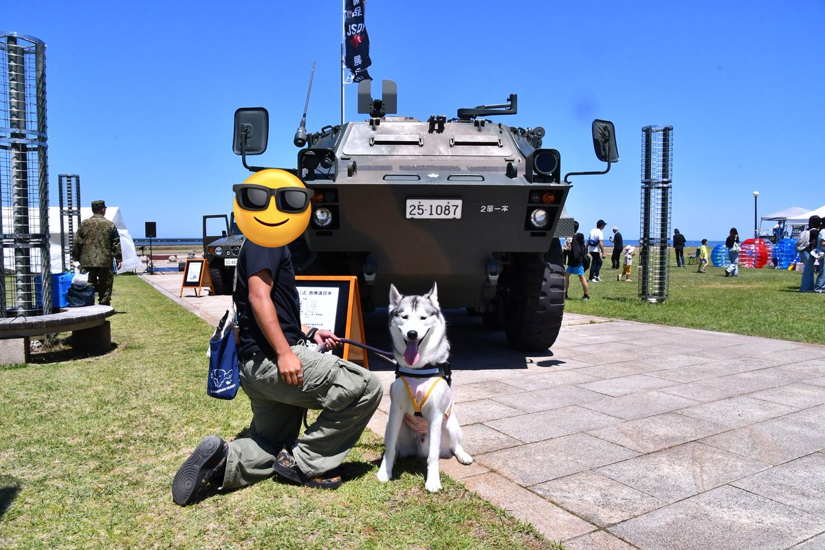 roa_husky's tweet photo. この土日風の陣に遊びに行きました☺️
暑すぎて自動的に指揮通の下行っちゃってロアパパが焦ってた😂😂😂

#ハスキー https://t.co/aY3cmj0Tub
