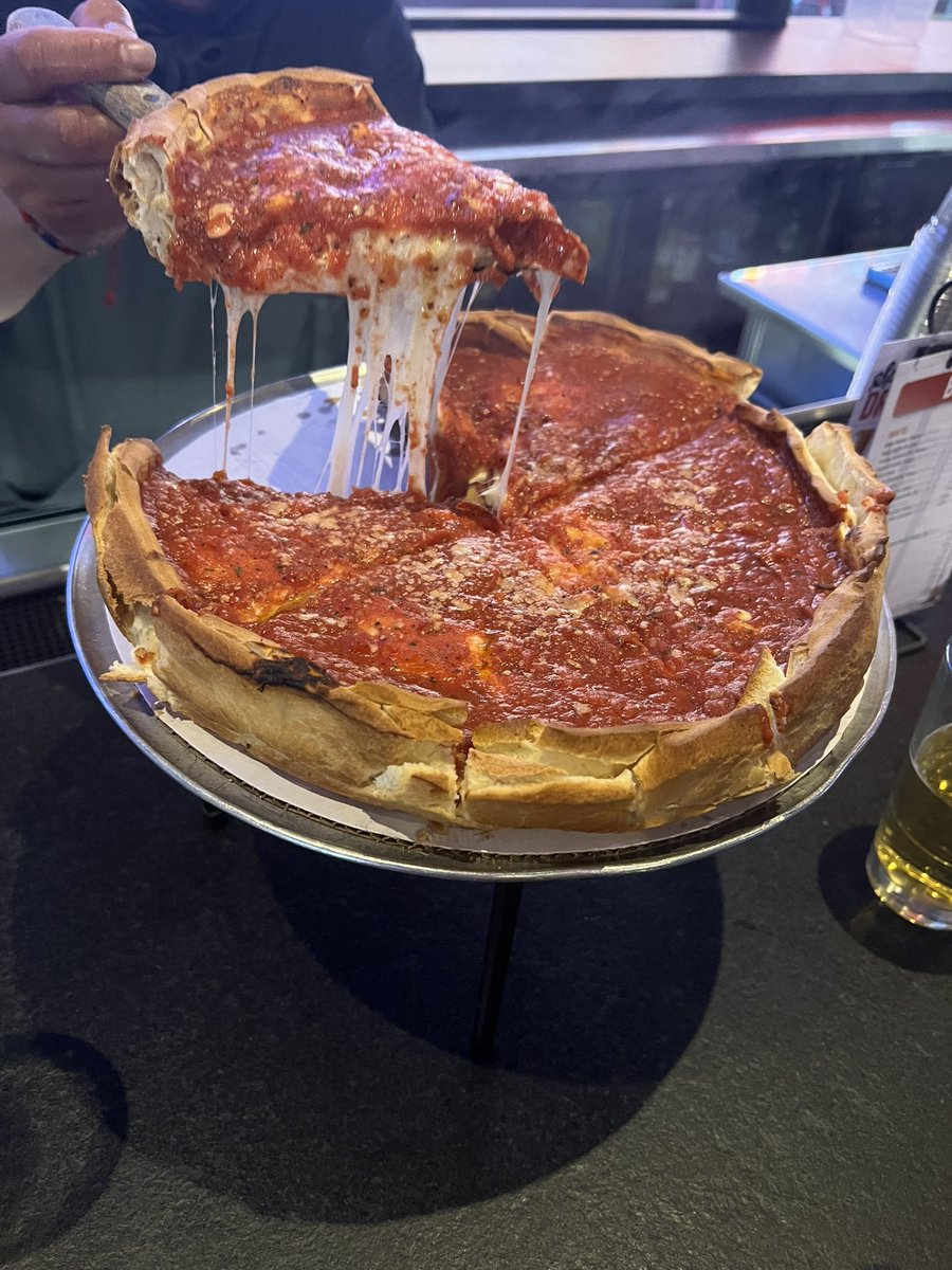 bigbobaz's tweet photo. @yvonnalynn @FoodPleaser Chicago style is very yummy https://t.co/vgCCFCfhb2