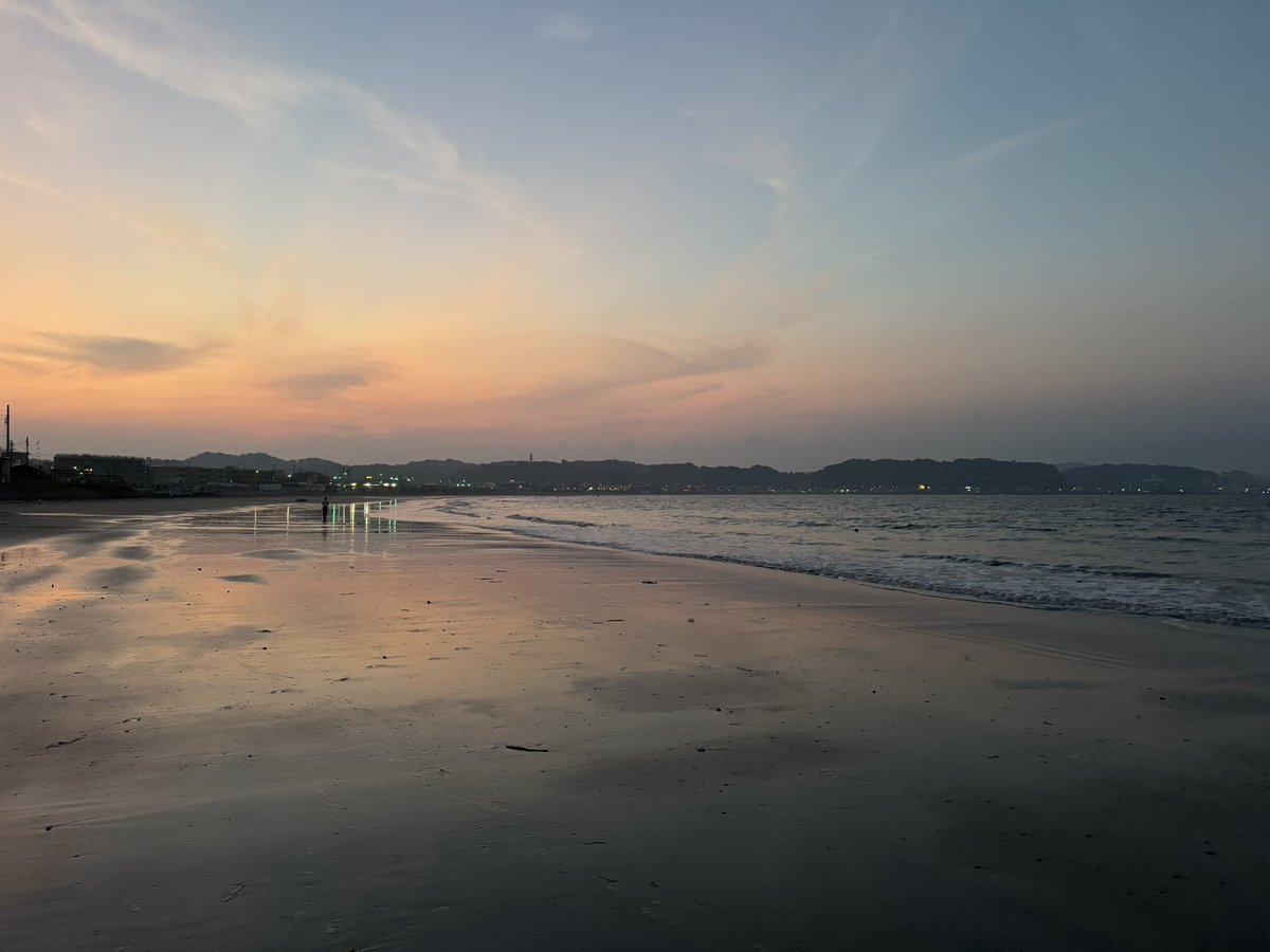 tetsu_akari's tweet photo. 同じ江ノ島なのにノクチルカのノの字もなくただ夏の真夜中に暗い海を見て足湯して帰ってきたぼくたちとの差はいったい……(日頃の行い https://t.co/7zKHYbOucN