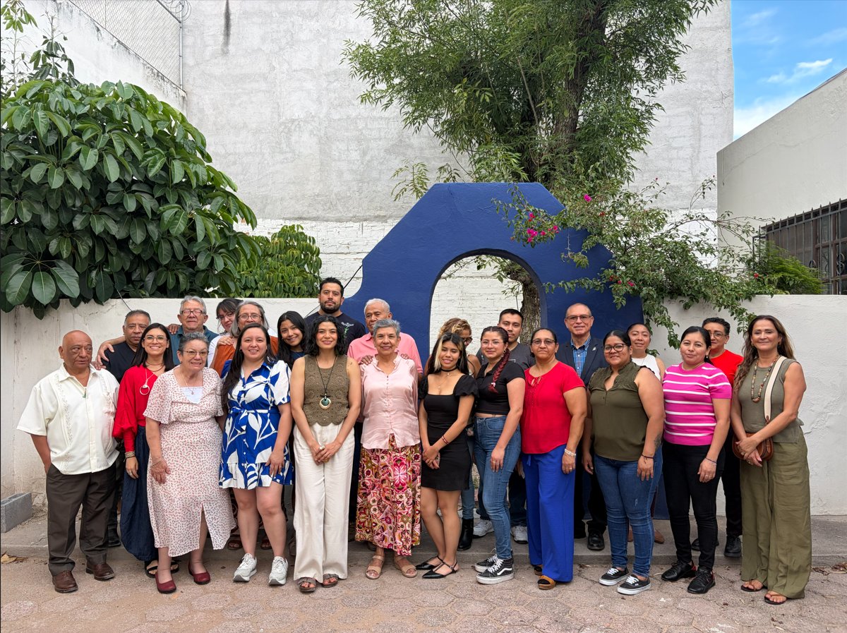 hurtadosv's tweet photo. ¡Cerramos el mes celebrando a mamá con la diáspora salvadoreña! 🇸🇻✨
Un emotivo encuentro para fortalecer nuestras raíces y tejido social: ✍️ Taller de escritura creativa. 🫓 Degustación de pupusas, empanadas y café típico. 🎁 Entrega de presentes.
#DiásporaSV #Cultura https://t.co/rBoxtD4339