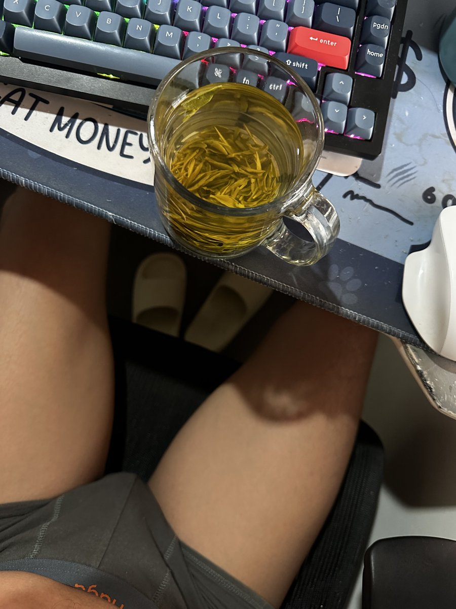 buritoons's tweet photo. tea or titi https://t.co/sLrVA6a2eC