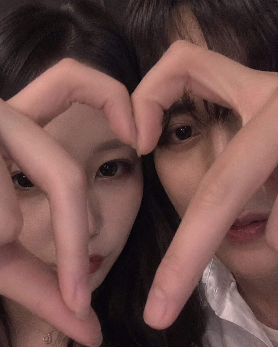 highlightly_'s tweet photo. 이거… 대박이넨….

동운옵이랑 셀카 득템이요 https://t.co/NzJNLYVXG8