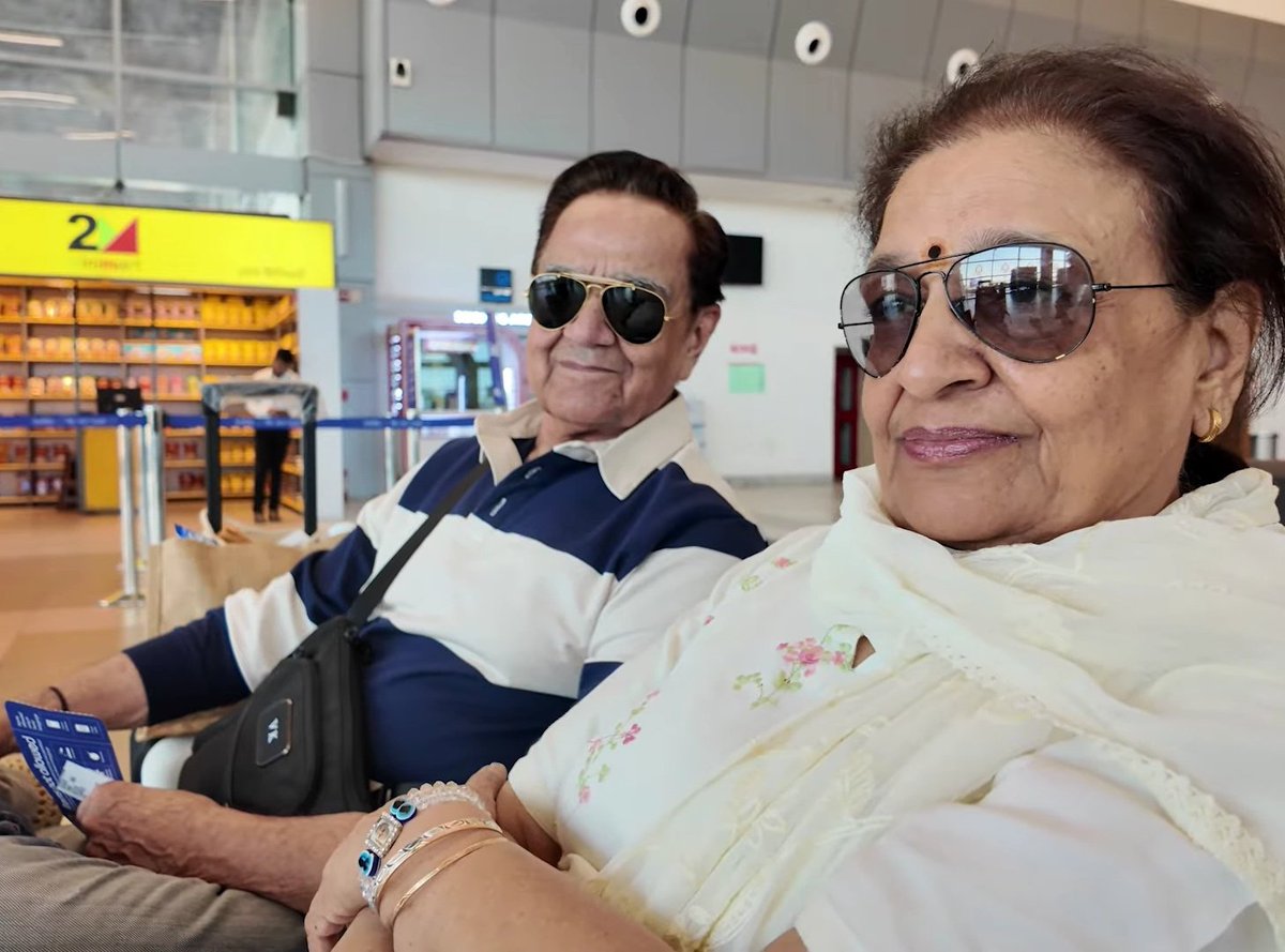 NinjEdits's tweet photo. Dad &amp; son have a thing in common. 
Spot that! 

#GauravKhanna https://t.co/Wo7iRw2Sis