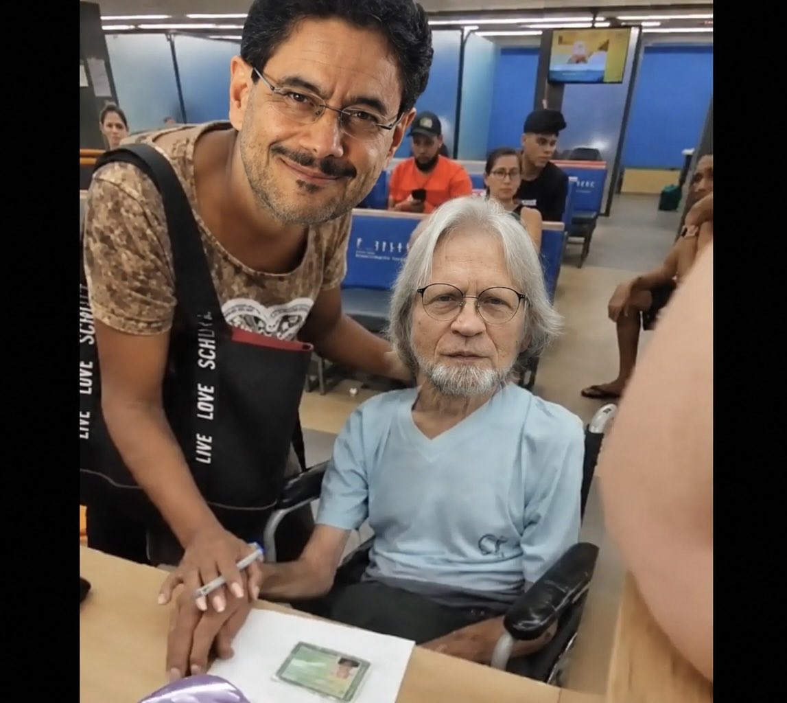 Resurgo_'s tweet photo. Iván Cepeda sacando mañana del sarcófago a la vieja confiable cuando la izquierda está perdiendo https://t.co/Oglq6PyTIz