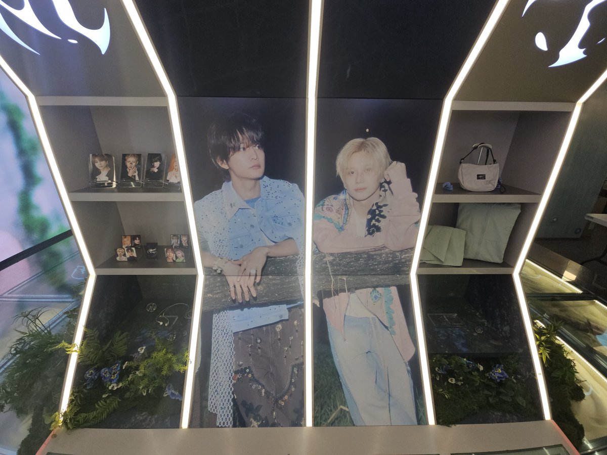 Peenkheels02's tweet photo. Atmos ⛈️ https://t.co/1vh4RxyRmT