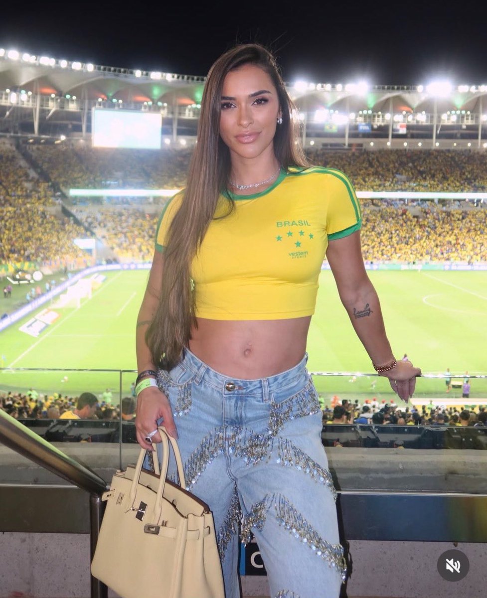 vaidesmaiar's tweet photo. Quase todas as WAGs usaram hermés hoje https://t.co/URDCUmlh5D