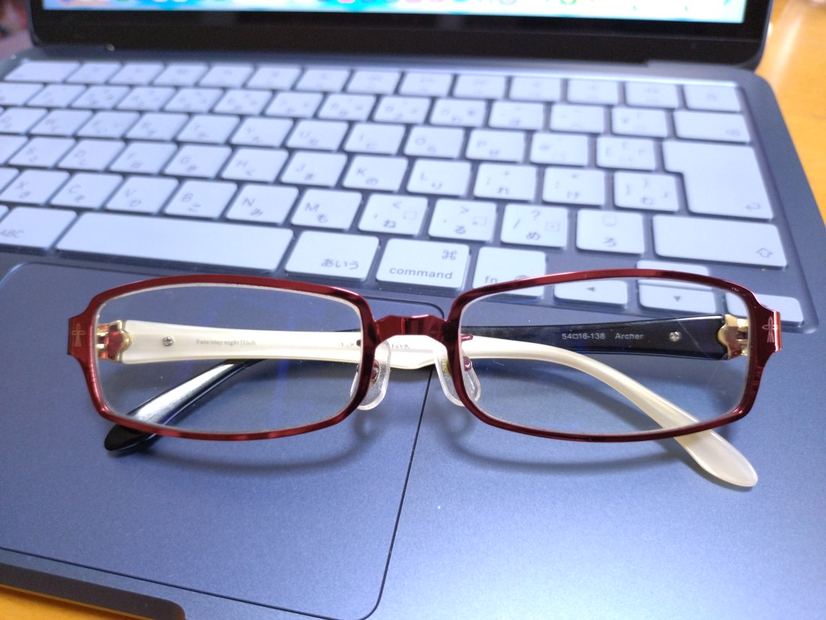 GoodIsland7's tweet photo. 【🌴愛用の🐱👓🌴】
本日のGood Island秋葉原店は店休日_(ˇωˇ」∠)_

MacBook Neoを自宅に持ち帰り
アイケア用品を準備して、Xのポストやインスタの投稿文を作成中のアレク氏🐱👩‍💻

PC作業用のめがねは
執事眼鏡eyemirrorさん(@eye_mirror )と
ハマっているゲーム「Fateシリーズ」のコラボ👓
※視力は良いので、普段は裸眼です

こんな感じでポストしているので
フォロー、いいね、リポストお願いしまーす！(*´∀`*)

#GoodIsland #akiba #店休日 #FateStayNight