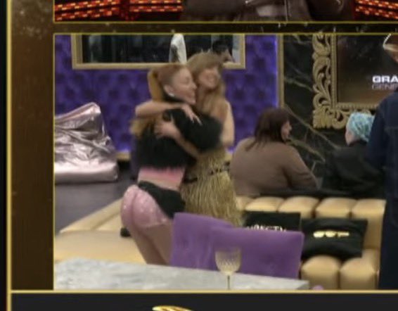 steffynation's tweet photo. banco mucho este dúo 😭😭💕 (trío con cin) 💋💋💋💋 COLLAR DE BESOS #GranHermano https://t.co/4K5H5chgt2