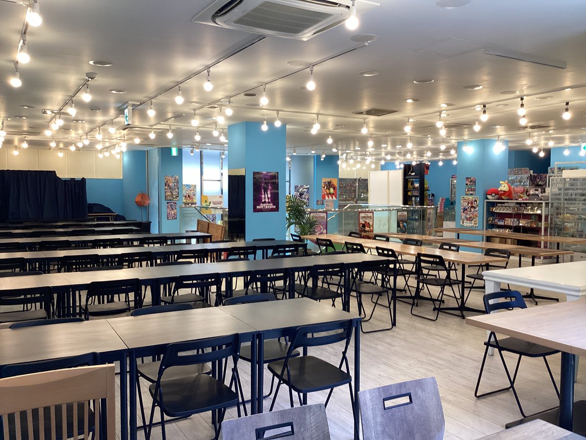 torekanomori01's tweet photo. 🌳🎉トレカの森NEW OPEN🎉🌳

本日 12:00より新しくオープンしました‼️

早速のご来店ありがとうございます😭😭

なんと‼️なんと‼️‼️デュエルスペースが100人まで入れるようになりました㊗️
もっと皆様に使っていただけるお店を目指しております！
お近くにお立ち寄りの際は是非トレカの森へお越しくださいませ🌳

新住所
🈁 https://t.co/DBc4Q5EzKr
古着屋内の中央階段上がった先の2階です