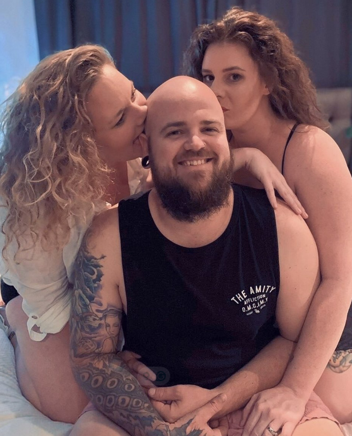 BiThreesomeClub's tweet photo. Two beautiful women, one very lucky man. Best decision I ever made. 🔥😈💋

#MFFThrouple #BisexualMan #ThreesomeLife https://t.co/LUbrU995BT